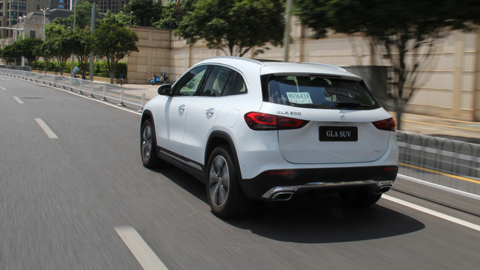 奔驰gla200排量多大,奔驰gla2004matic