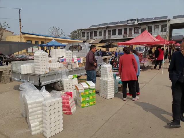 摆地摊创业卖什么东西最赚钱,乡镇摆地摊卖什么小东西最赚钱