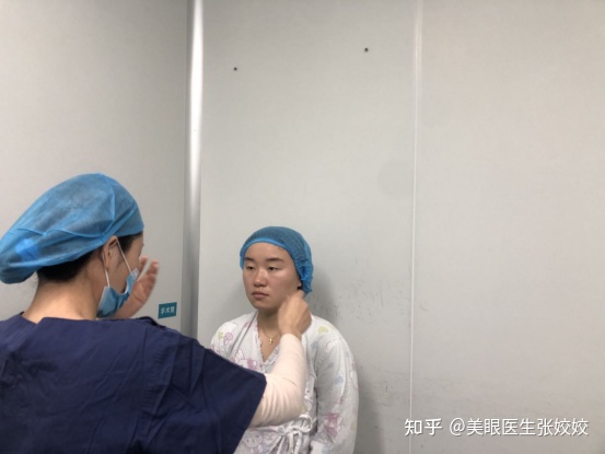 贴了双眼皮贴后的真实效果,贴双眼皮贴容易起翘