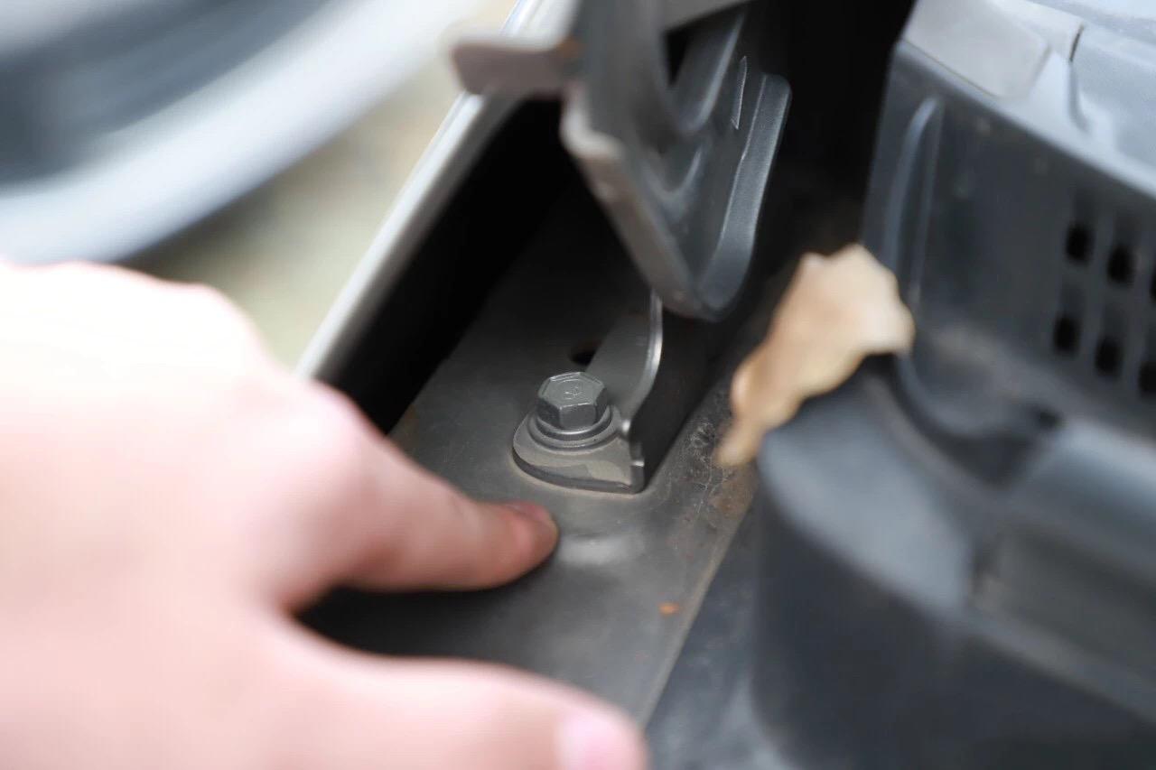 鉴别二手车车况方法,二手车鉴定六步看车法