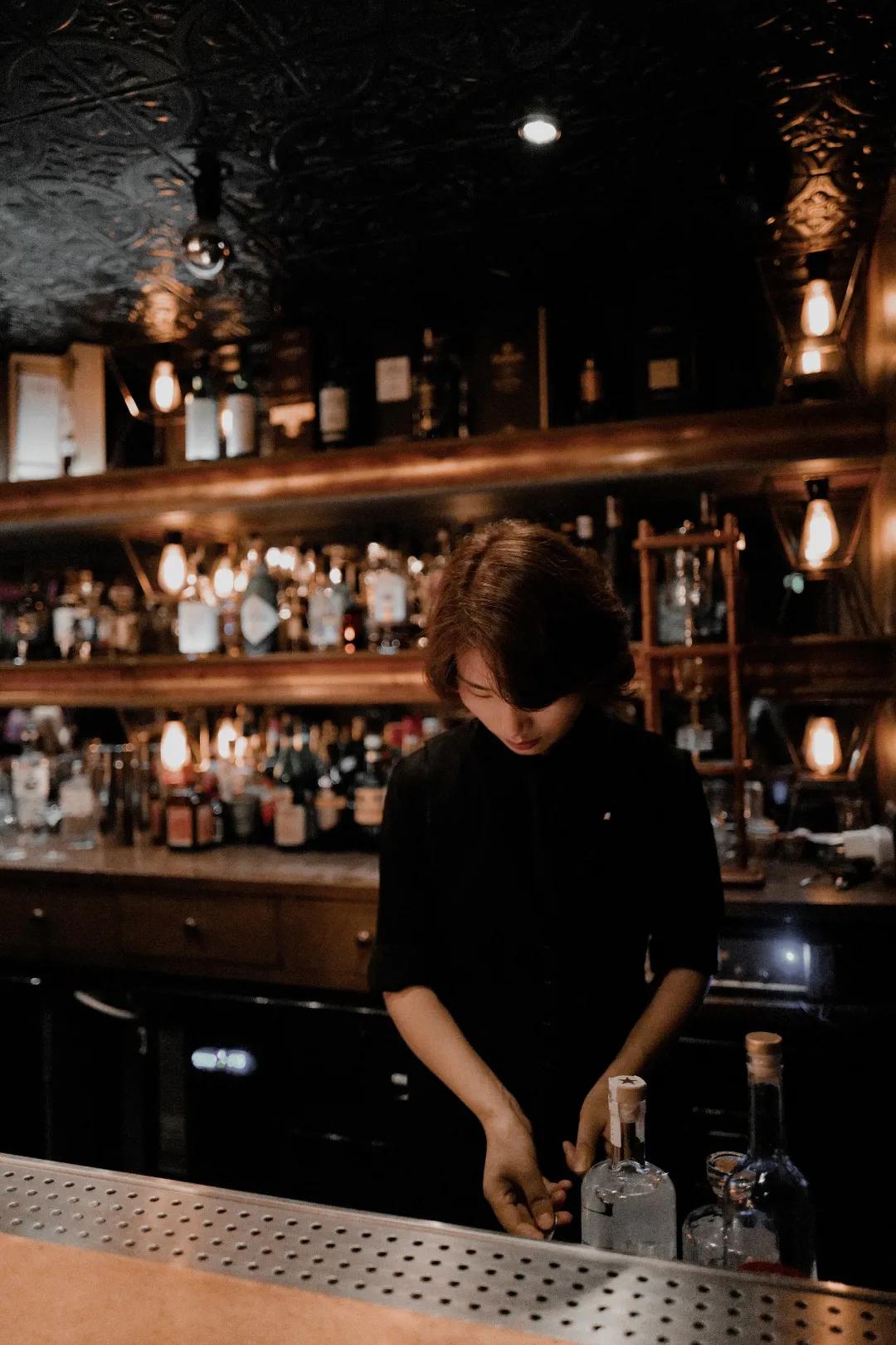 在上海的天花板酒吧“闯关”,喝到第五杯我悟了