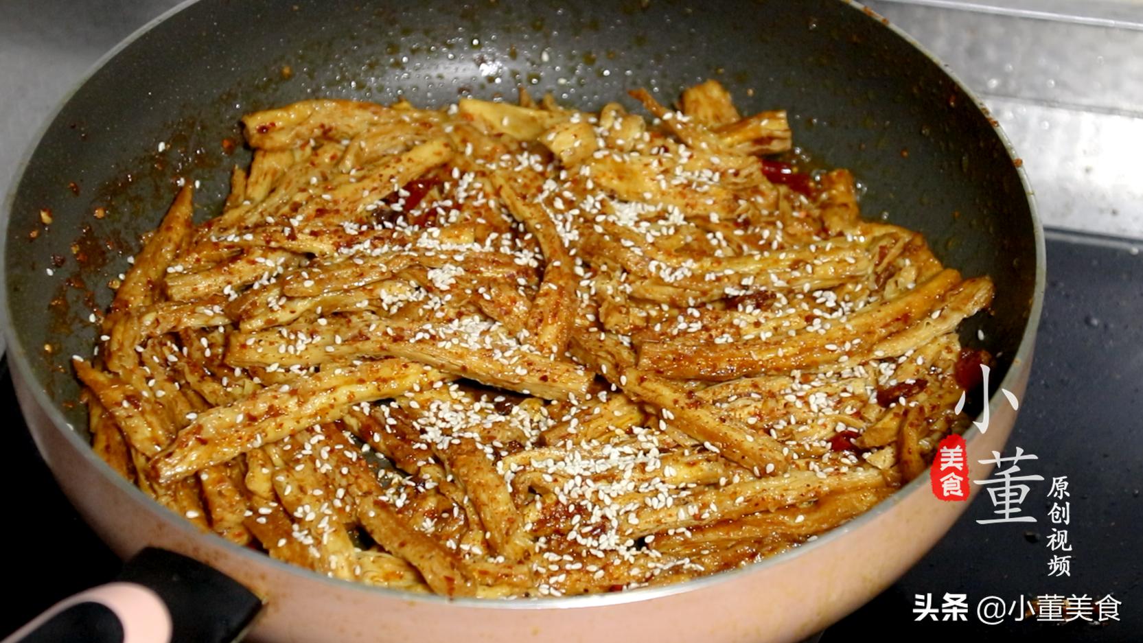 想吃辣条不用买教你在家制作辣条,辣条的制作过程看完后还敢吃吗