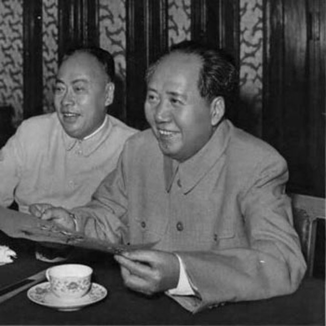 儒将陈毅：军大衣里藏情书，用诗词与家人交流，与儿子对弈常悔棋