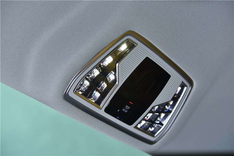 奥迪最好的灯是哪个厂家的,都说奥迪大灯贵到底是不是真的