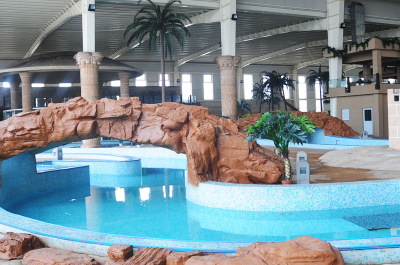 好似北京闹市中的瑶池仙境，使紧张的神经放松，运河苑温泉水世界