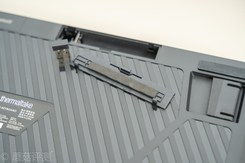 做工细腻手感超好,曜越g821多模电竞机械键盘