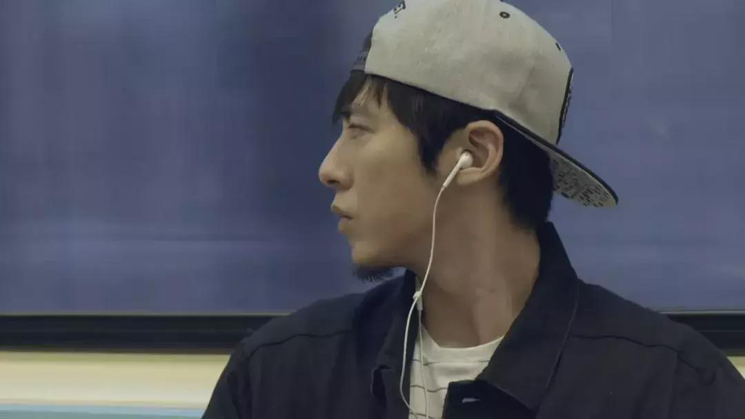 易烊千玺王俊凯摸手,易烊千玺摸王俊凯的头