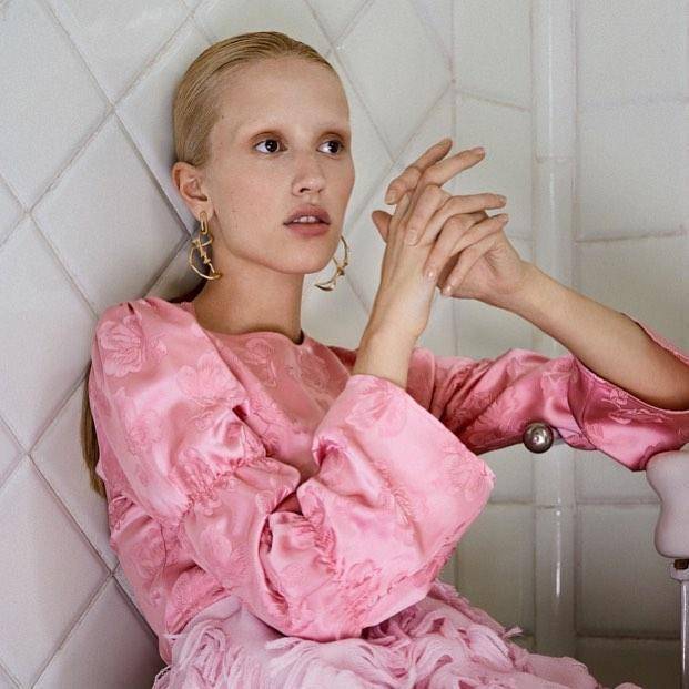 有时候质感就体现在小小的配件上，一件可以陪你穿梭日常的珠宝