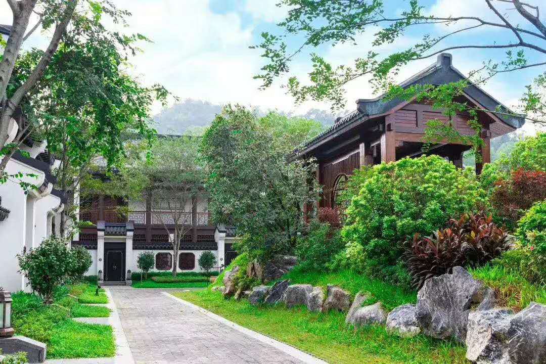 惠州宝藏级的度假村，水墨宋朝园林，乘船入住，瀑布，稻田，泳池