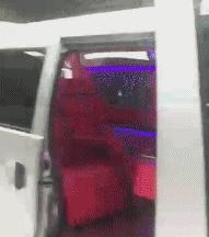 今天过来按脚,恰巧碰见了前女友,我该怎么化解尴尬呢?哈哈哈