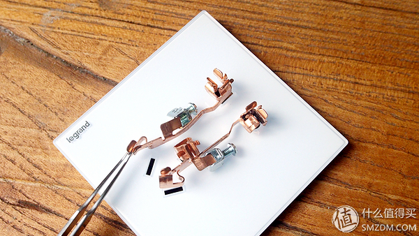 罗格朗开关插座内部结构如何组装,施耐德罗格朗西蒙哪个性价比高