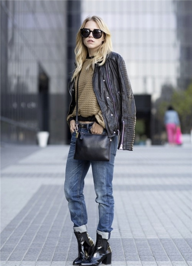 牛仔裤小白鞋这样穿最管用,牛仔裤除了小白鞋还能配什么鞋