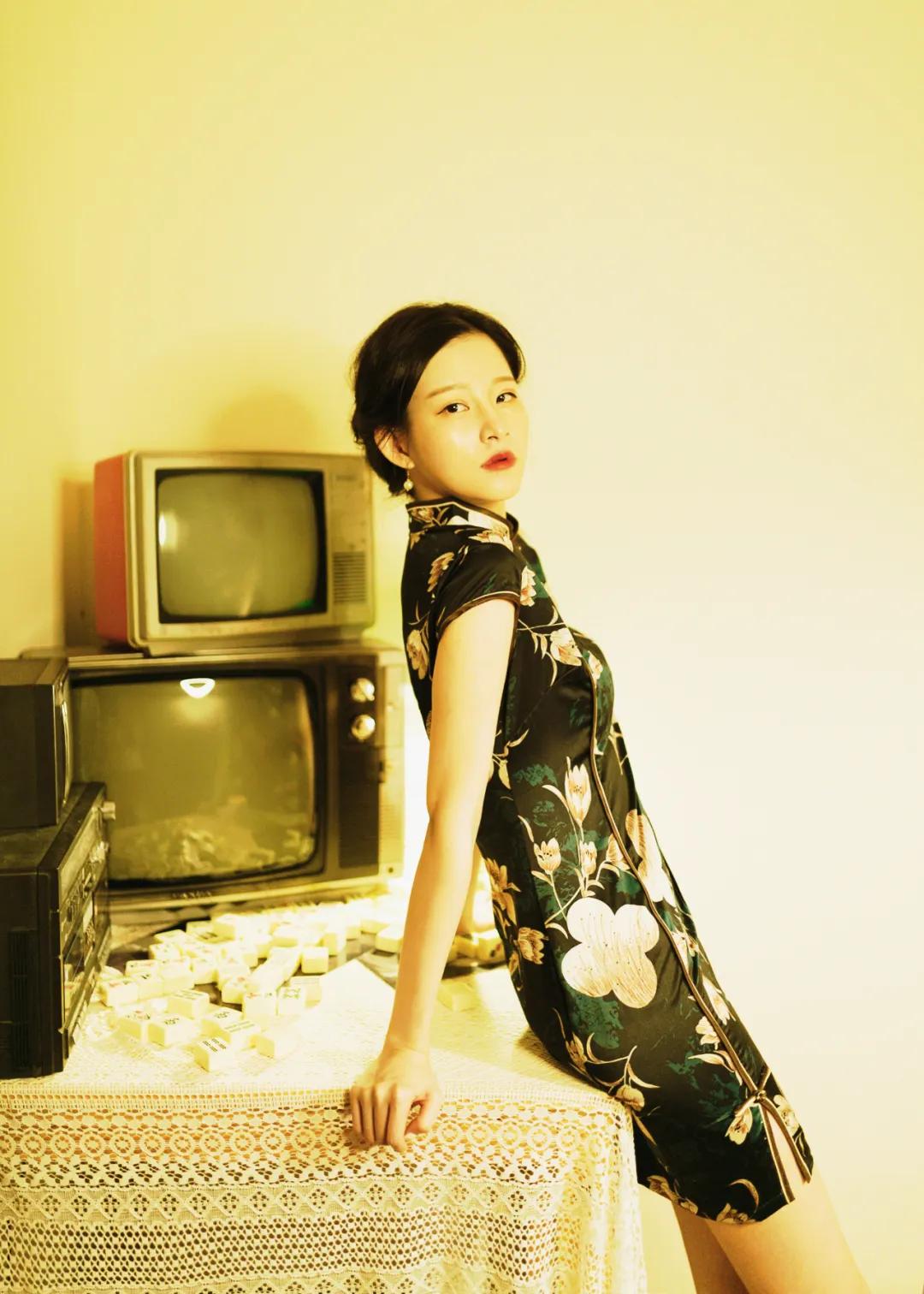 娣卞湷榫欏矖鏃楄鎷嶆憚鍐欑湡,娣卞湷榫欏矖鎷嶇収鍐欑湡鏃楄