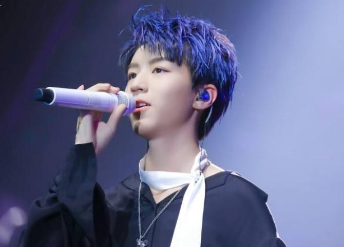 明星偷吃零食被发现,高圆圆被星探发现的照片