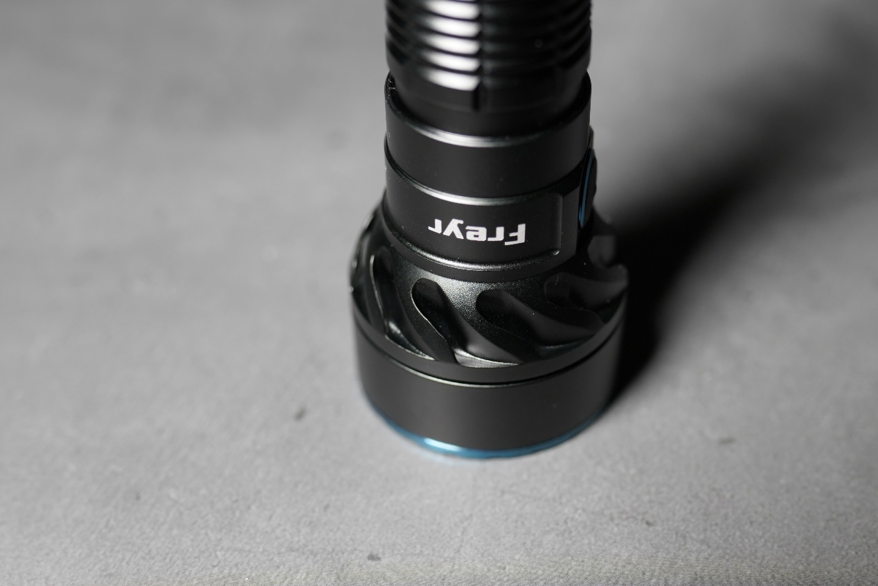 战术强光手电光源,战术型强光手电亮一下就不亮了