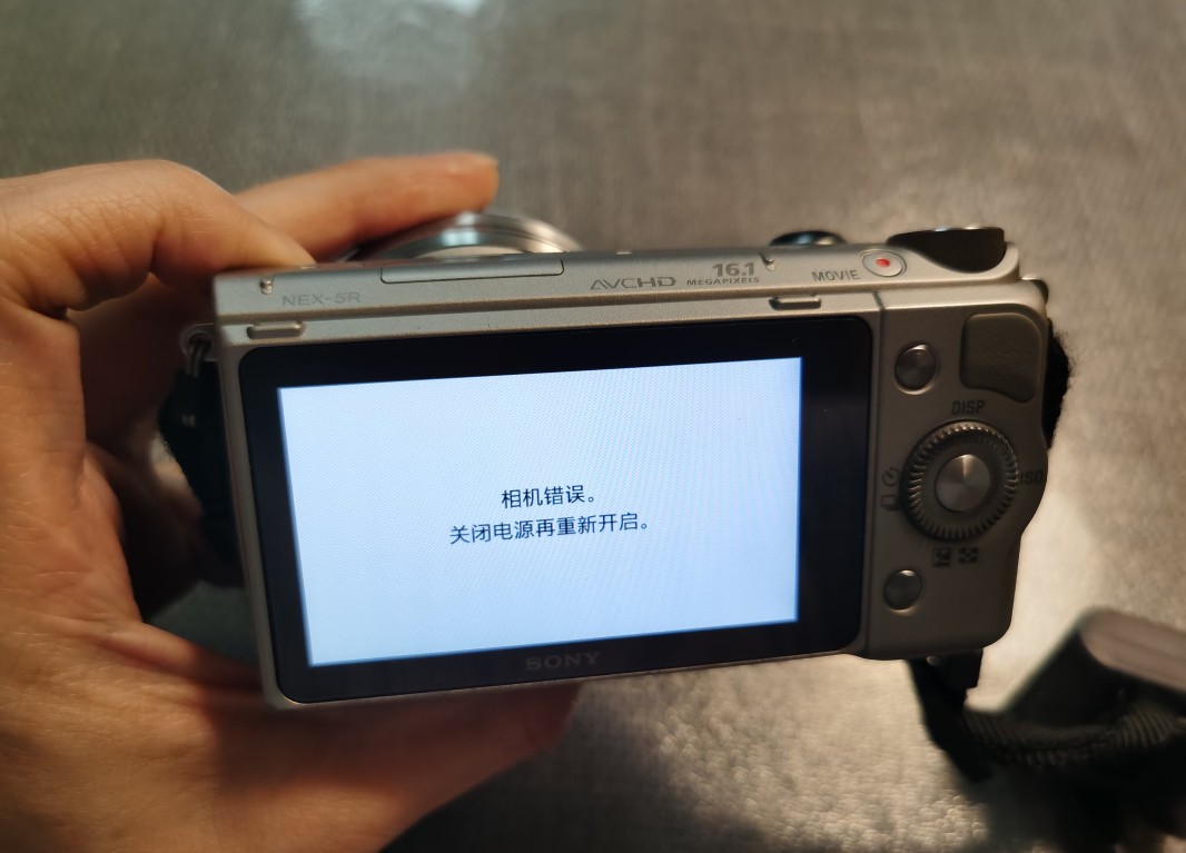 索尼相机更换快门组件,索尼微单相机电池盖拆卸教程