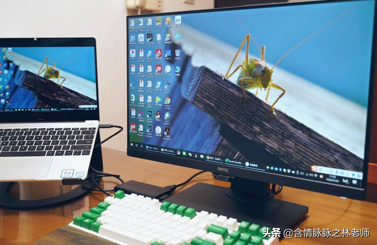 办公桌面打造,笔记本桌搭外接显示器精致布局