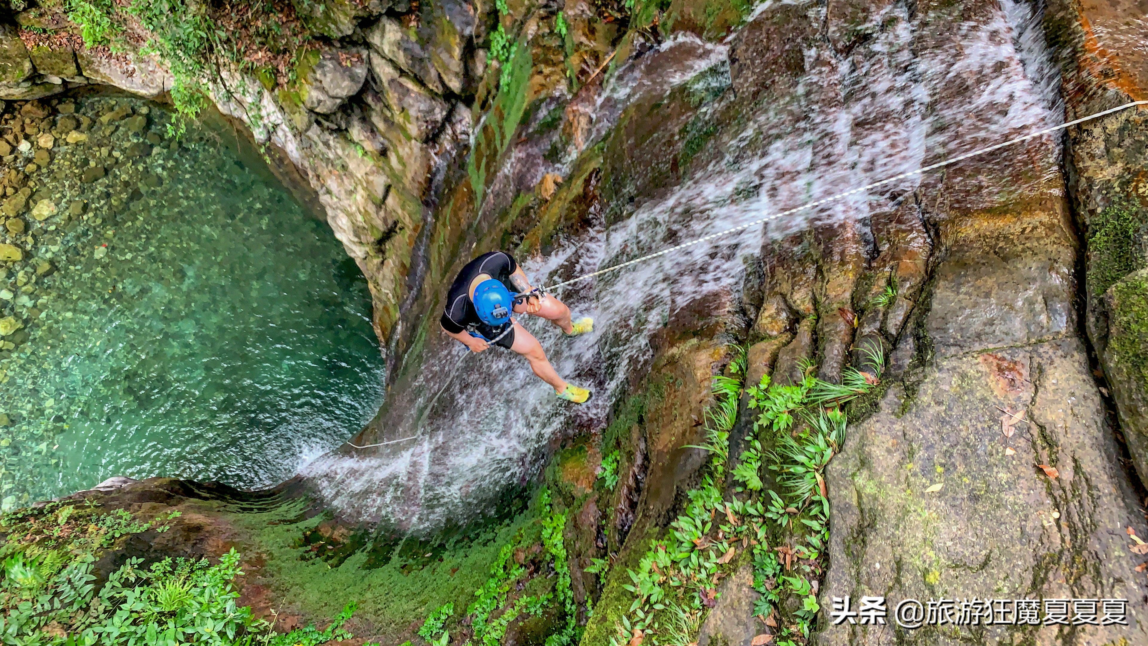 看似危险实则安全的溪降，在成都周边就有，运动员：不怕就行