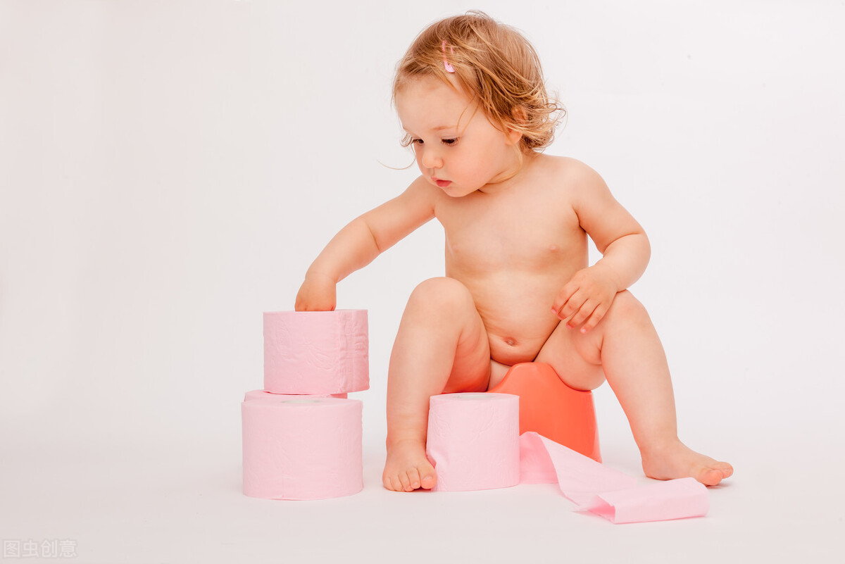 怎样引导孩子尿尿拉大便,天气热了宝宝尿少怎么推拿