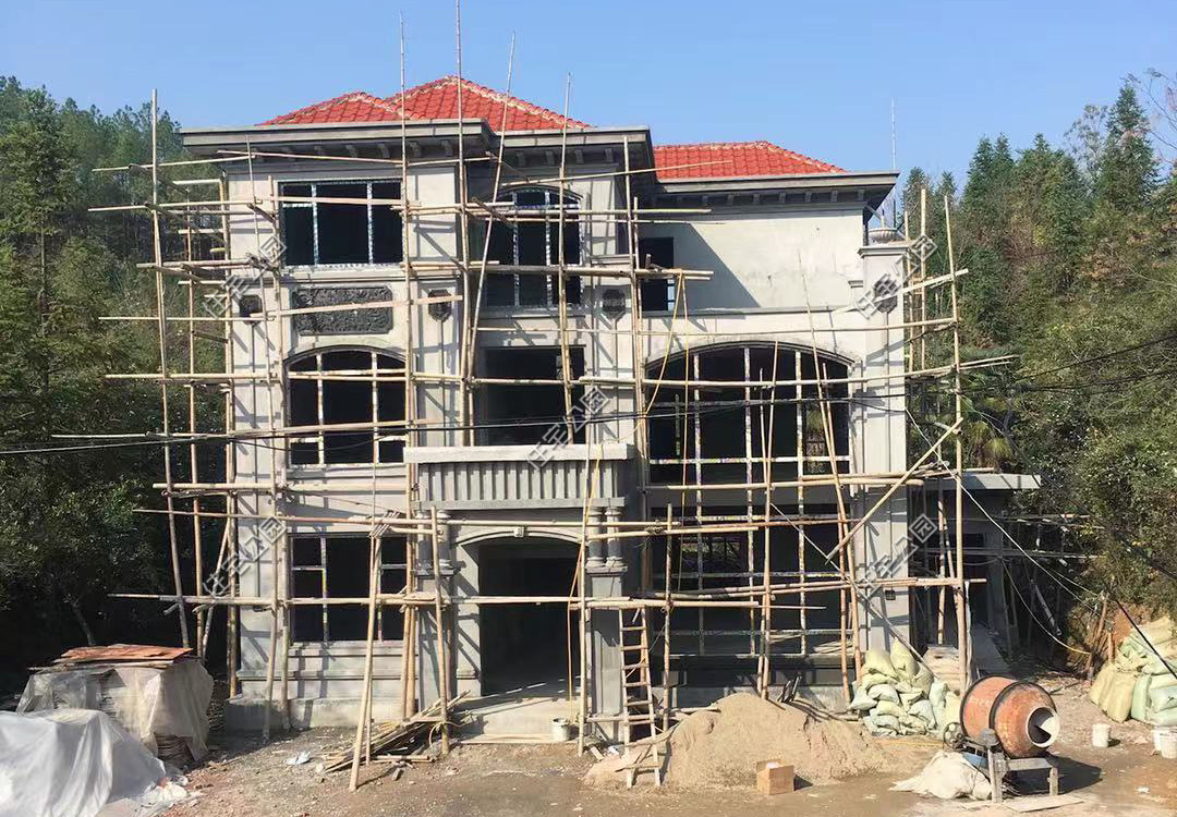 这栋农村别墅到底盖得有多好？光基础就花30吨水泥，惊艳十里八乡