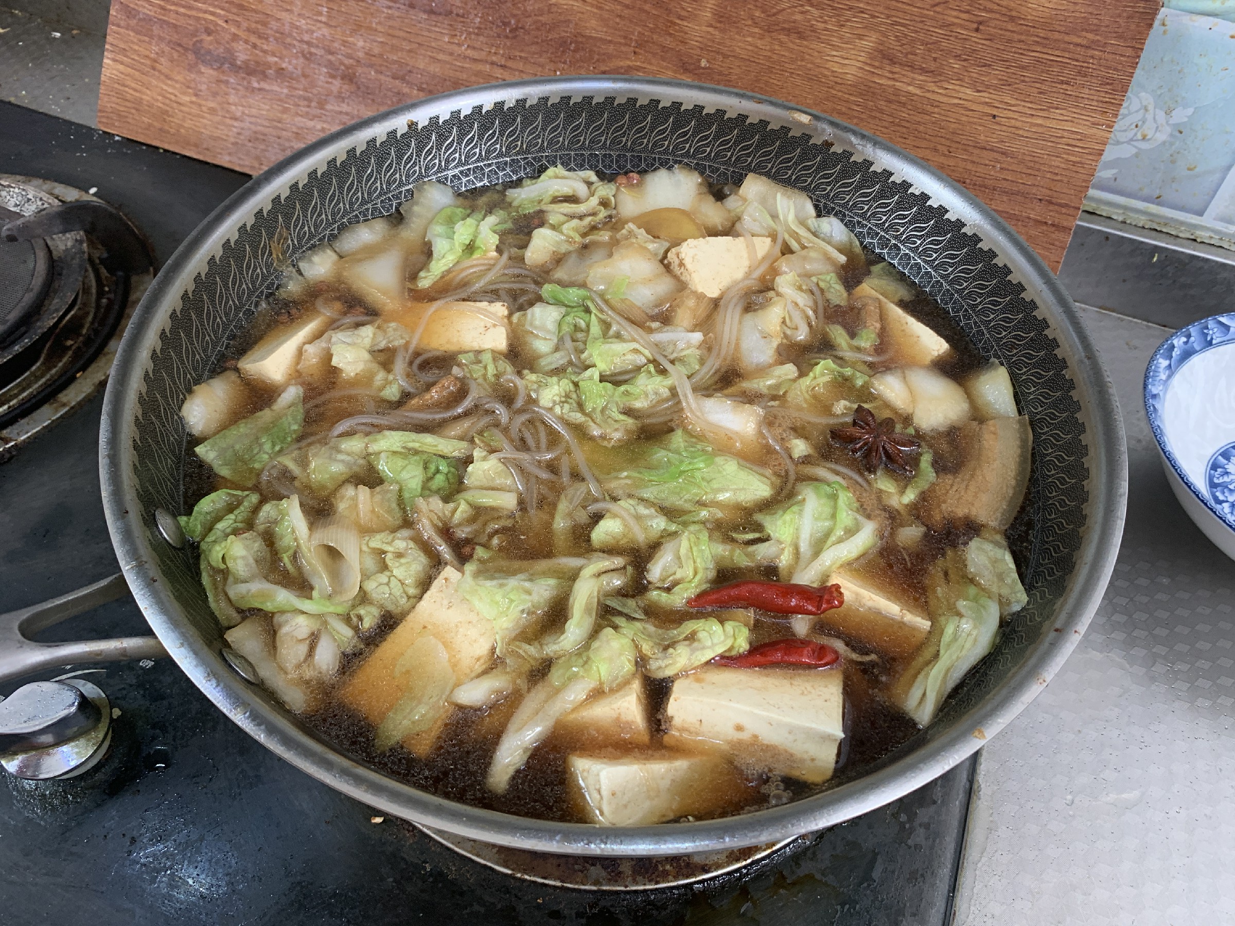 白菜炖粉条先放哪个,白菜炖粉条粉条什么时候放合适