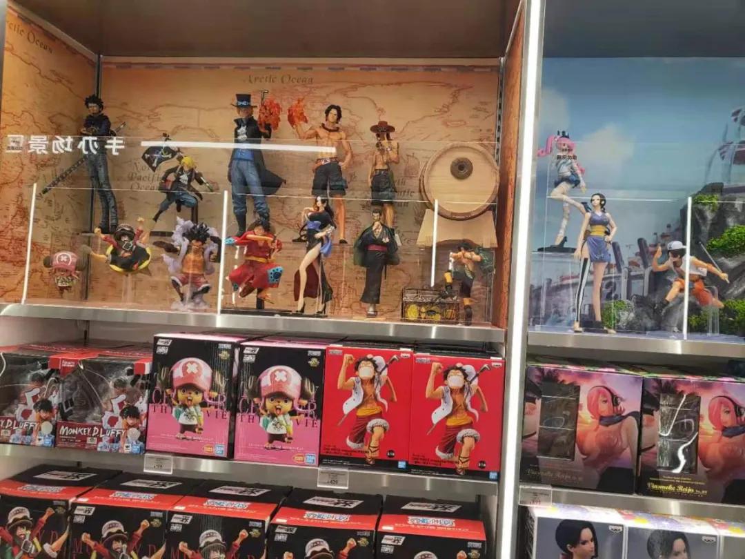 探店｜KK集团潮玩店X11：联名手办火热，背后是年轻人的情绪投射