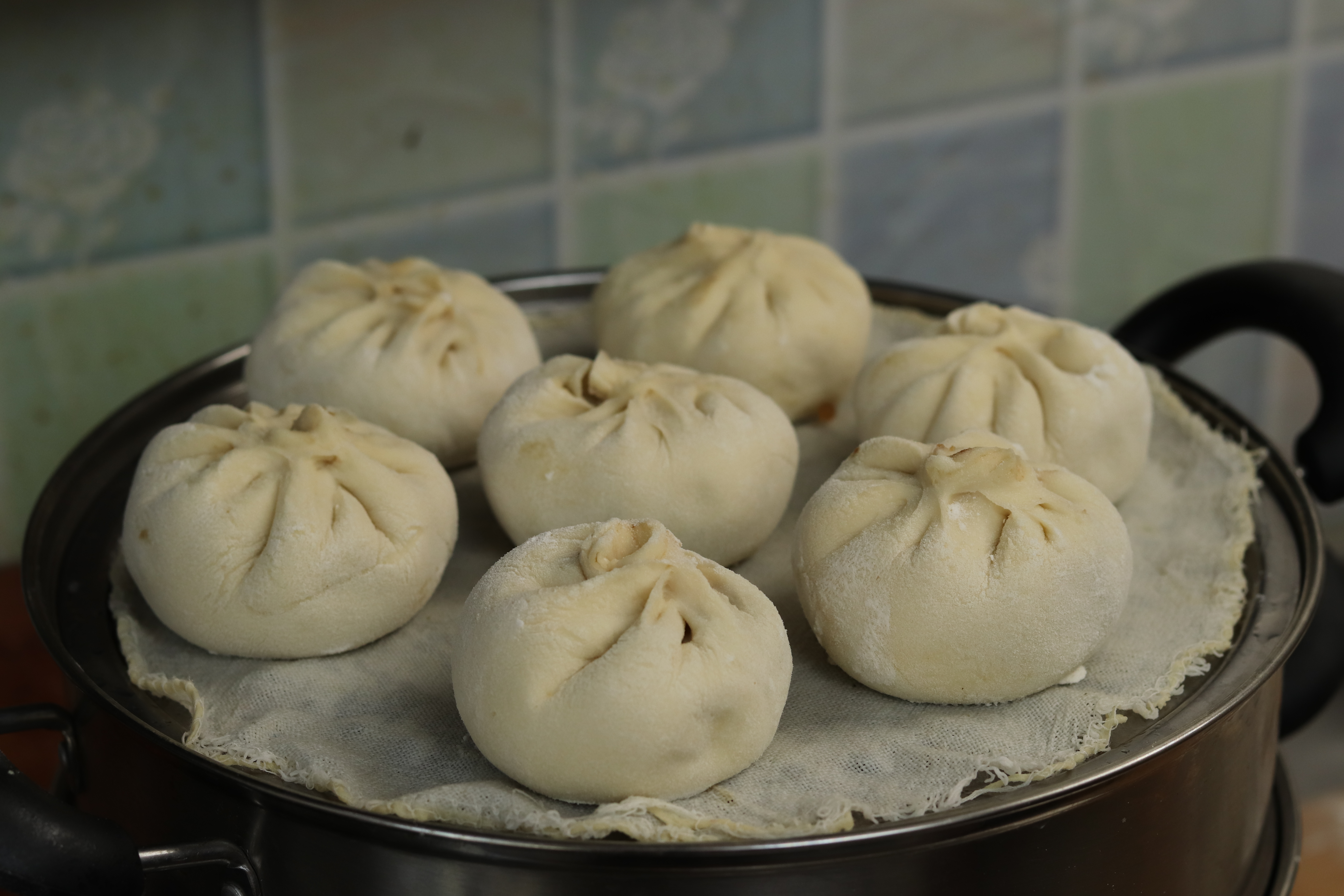 蒸包子切记不要早发面,蒸包子要怎么才不会粘笼布