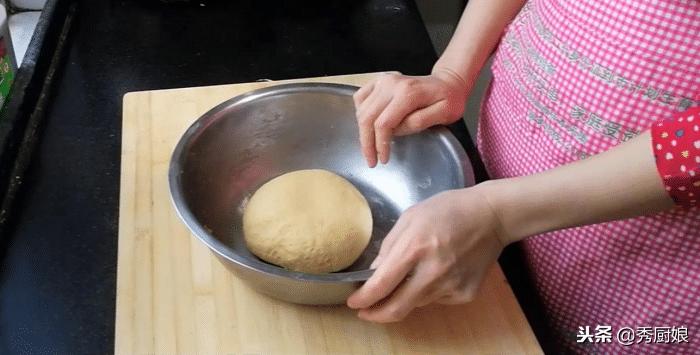 1碗面粉3个鸡蛋和面不用一滴水,1碗面粉5个鸡蛋做蛋糕不用烤