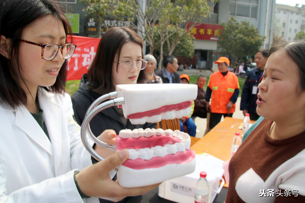 物业保洁在小区要交物业费,物业保洁员对业主负责什么