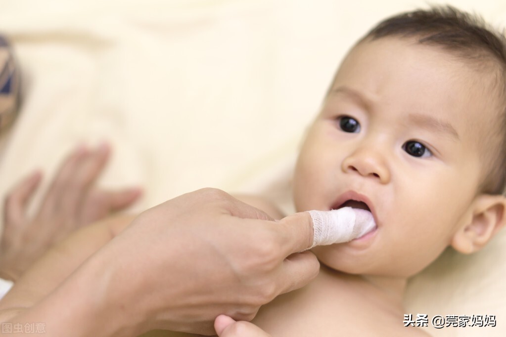 六个月宝宝突然性情大变怎么办,六个月宝宝睡不着哭闹频繁夜醒