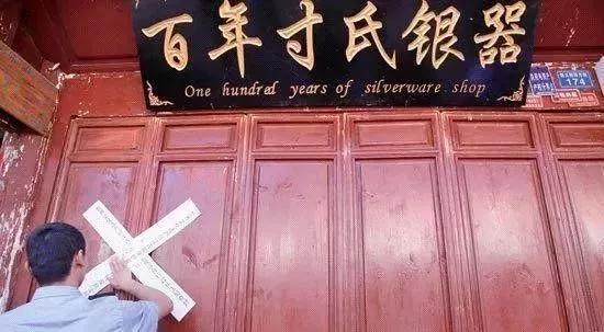 戴金镯手腕发黑,戴银手镯手腕一圈总是发黑为什么