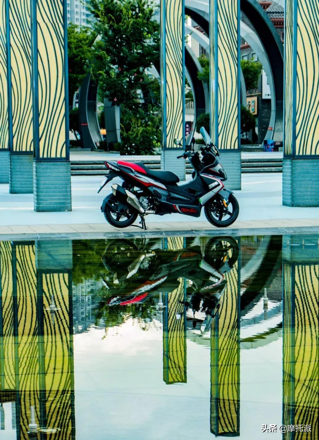 这是一辆让人爱恨交加的大踏板，阿普利亚SRMAX300综合测评-上