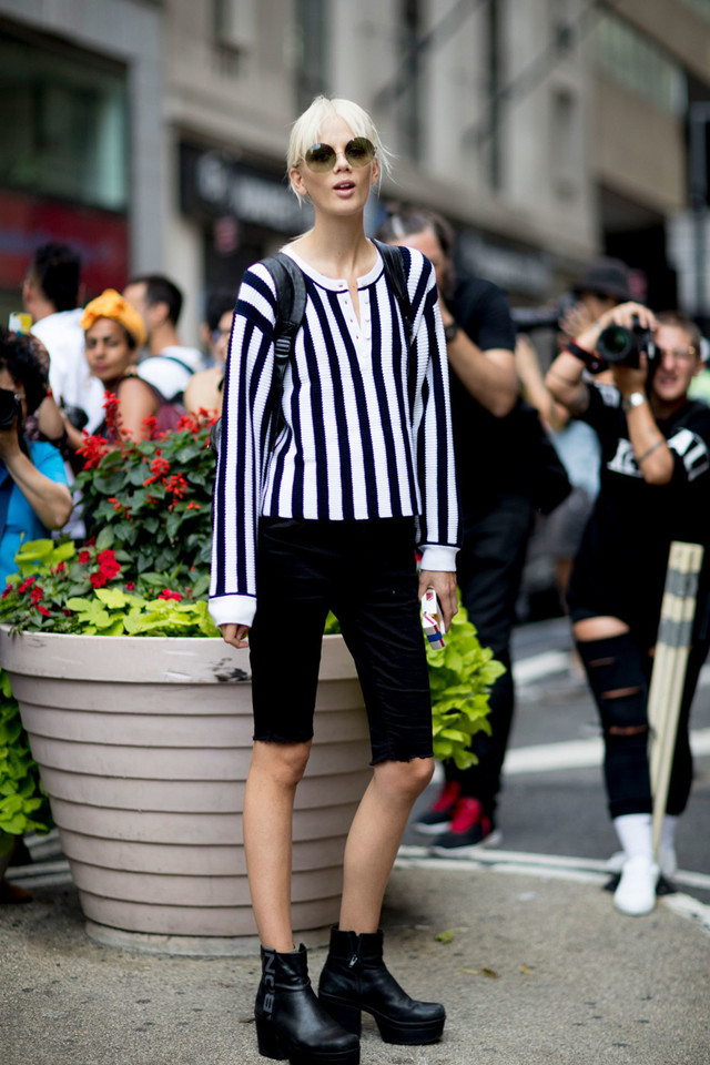 条纹穿搭还能更大胆吗,条纹的上衣搭什么好看