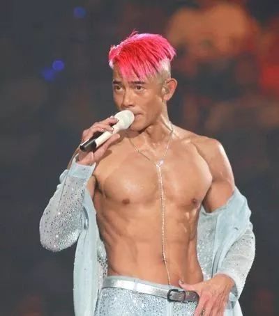 亲爱的热爱的韩商言腹肌,韩商言露出全部腹肌