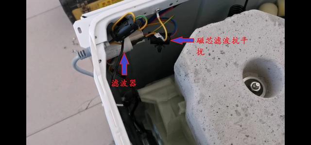 洗衣机拆解工人,滚筒洗衣机维修拆解视频