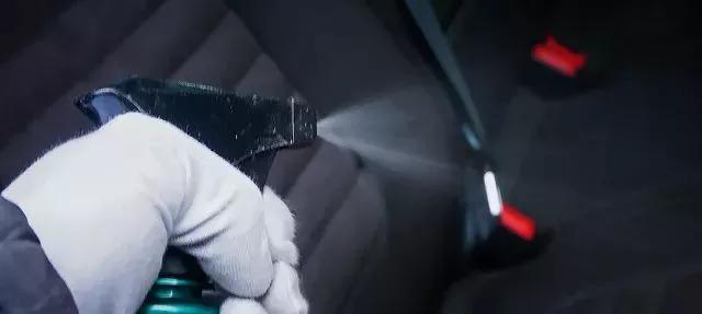 汽车真皮座椅的养护清洁翻新,汽车座椅有裂纹怎么修复