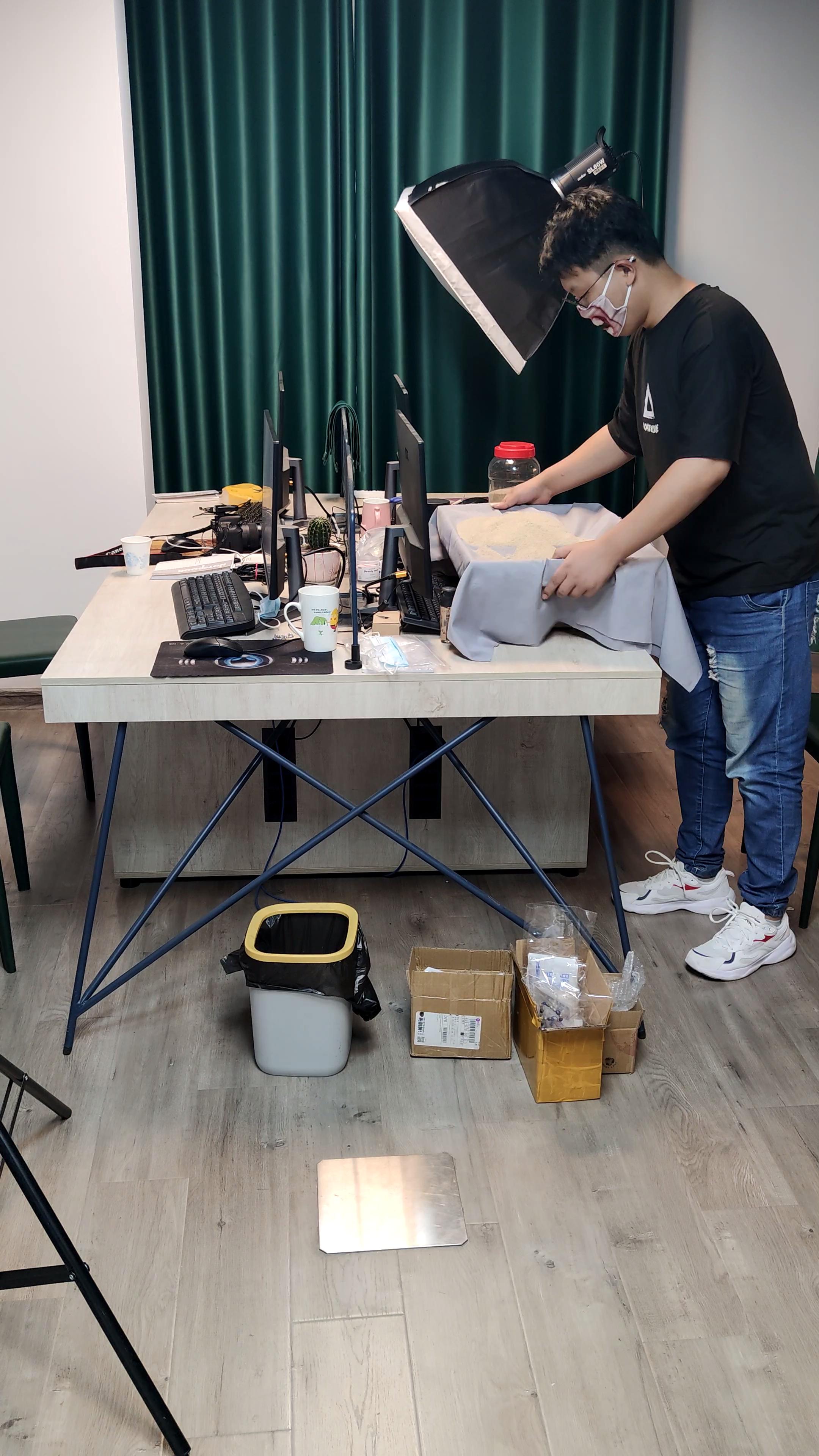 外国人是不是也喜欢戴宝石戒指,国外奇葩戒指