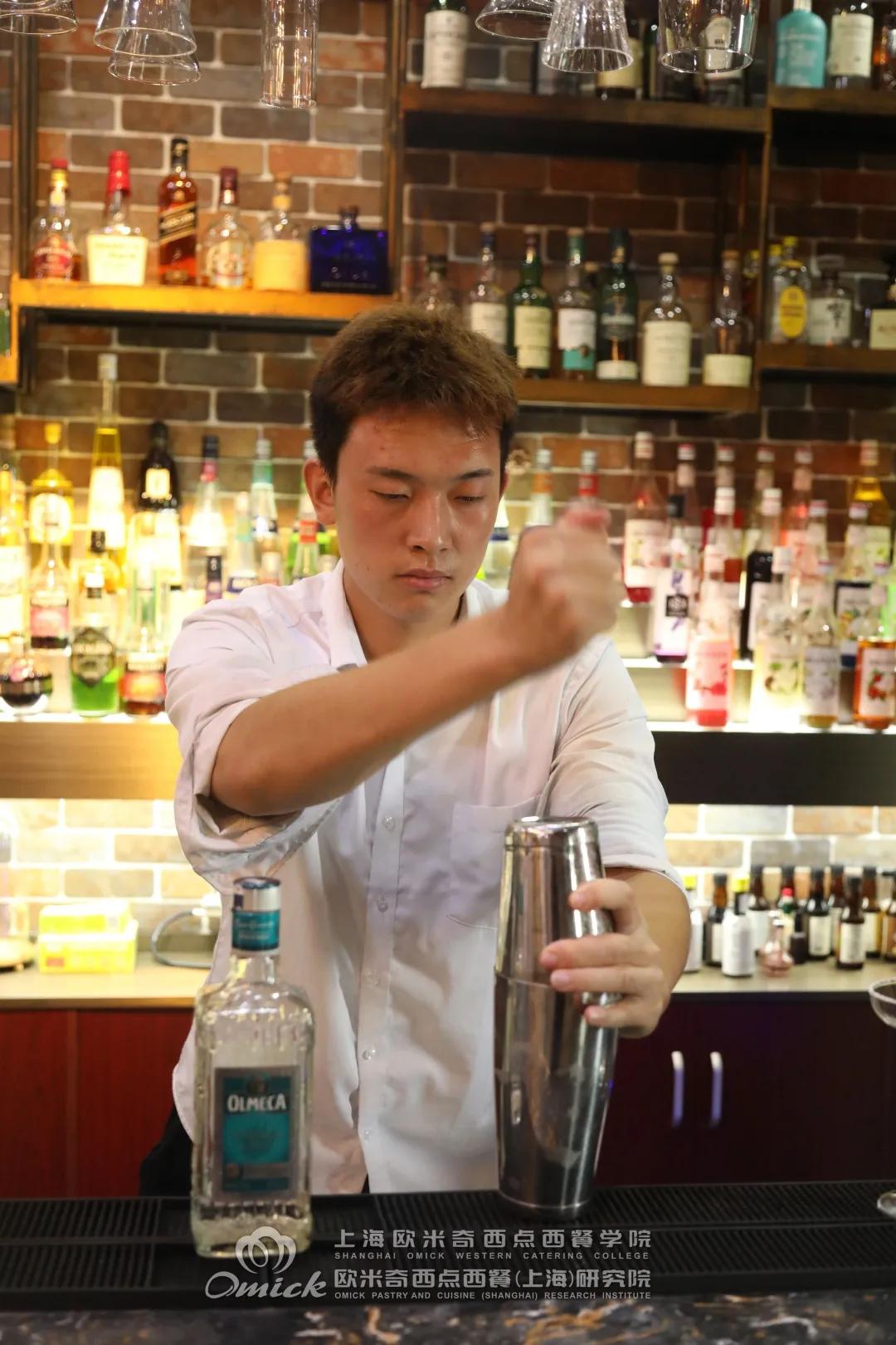 怎么样才能成为一名调酒师,你适合做发型师吗