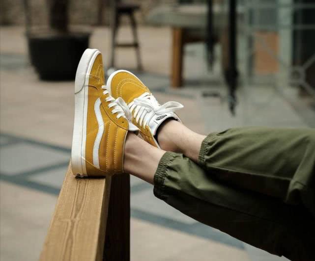 你的鞋柜里不能没有一双球鞋,你的鞋柜里有这么一双小脏鞋吗