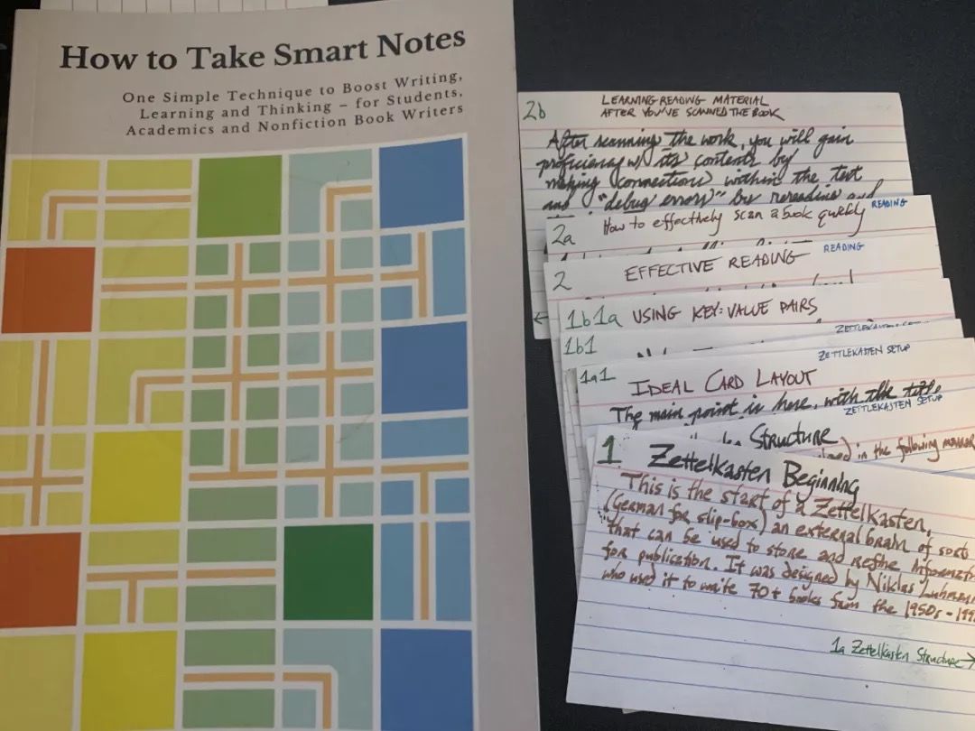 根本不像写作书，颠覆传统方法的写作神作—《卡片笔记写作法》