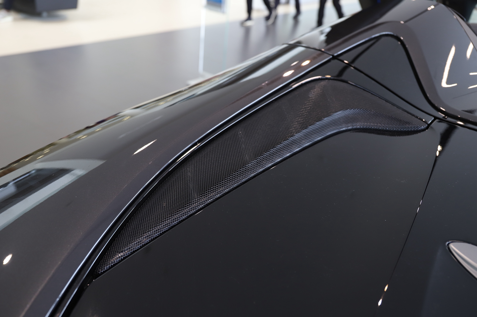 最新款4座宝马敞篷跑车,配有1.5自吸发动机的车