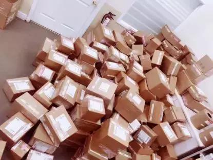 墨尔本华人区9秒视频：大爷大妈用身体扑倒补货车，老外全懵了！