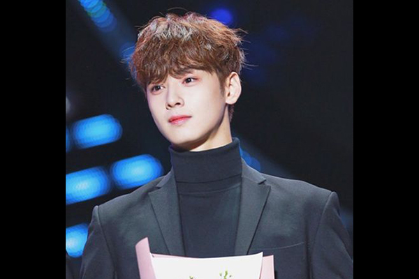 男生烫发尾往外翘怎么打理,男生烫发翘起来了怎么办