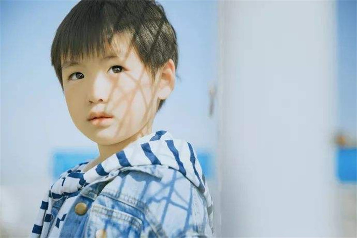 孩子遇到挫折就崩溃,孩子在遇到挫折后出现的情绪问题