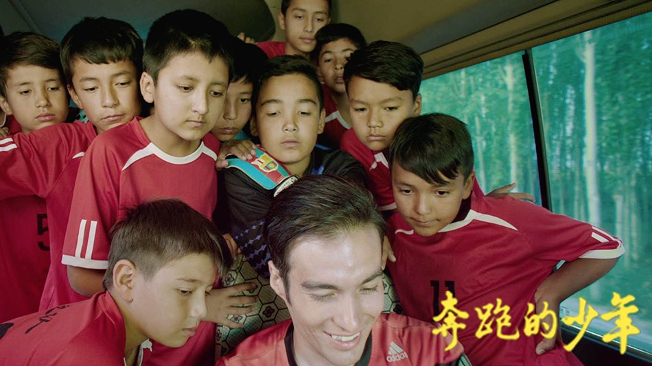 暖心电影，足球要从小抓起，再苦再累也要让孩子冲出去