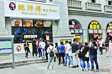 2019青海省面试热点:鲍师傅道歉武汉一店雇人排队乃正常营销?