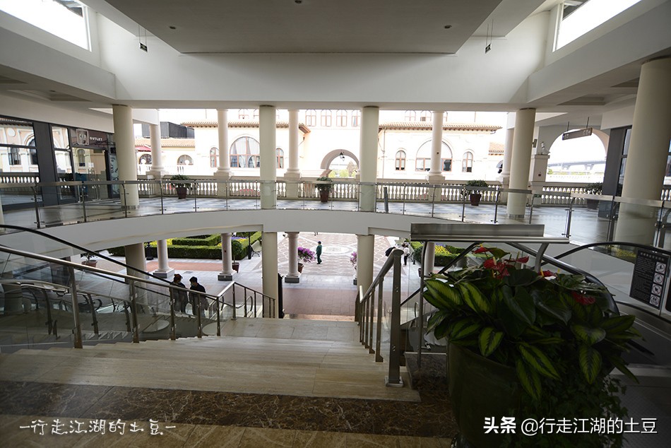 上海佛罗伦萨小镇，奥特莱斯世界名品购物中心，中国奢侈品领导者