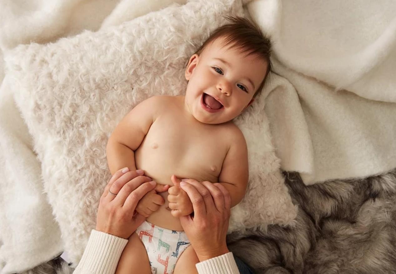 孩子总是喜欢摸着大人的脸睡觉,孩子总喜欢摸着妈妈的皮肤睡觉