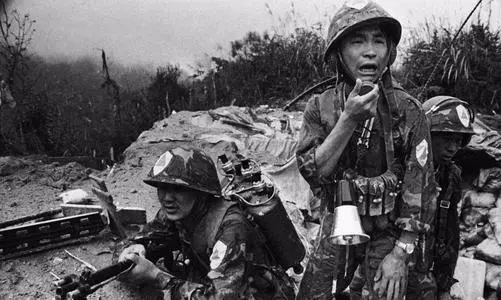 1981年*小平邓**检阅华北大演习，一人脱颖而出，邓公：此人重点培养