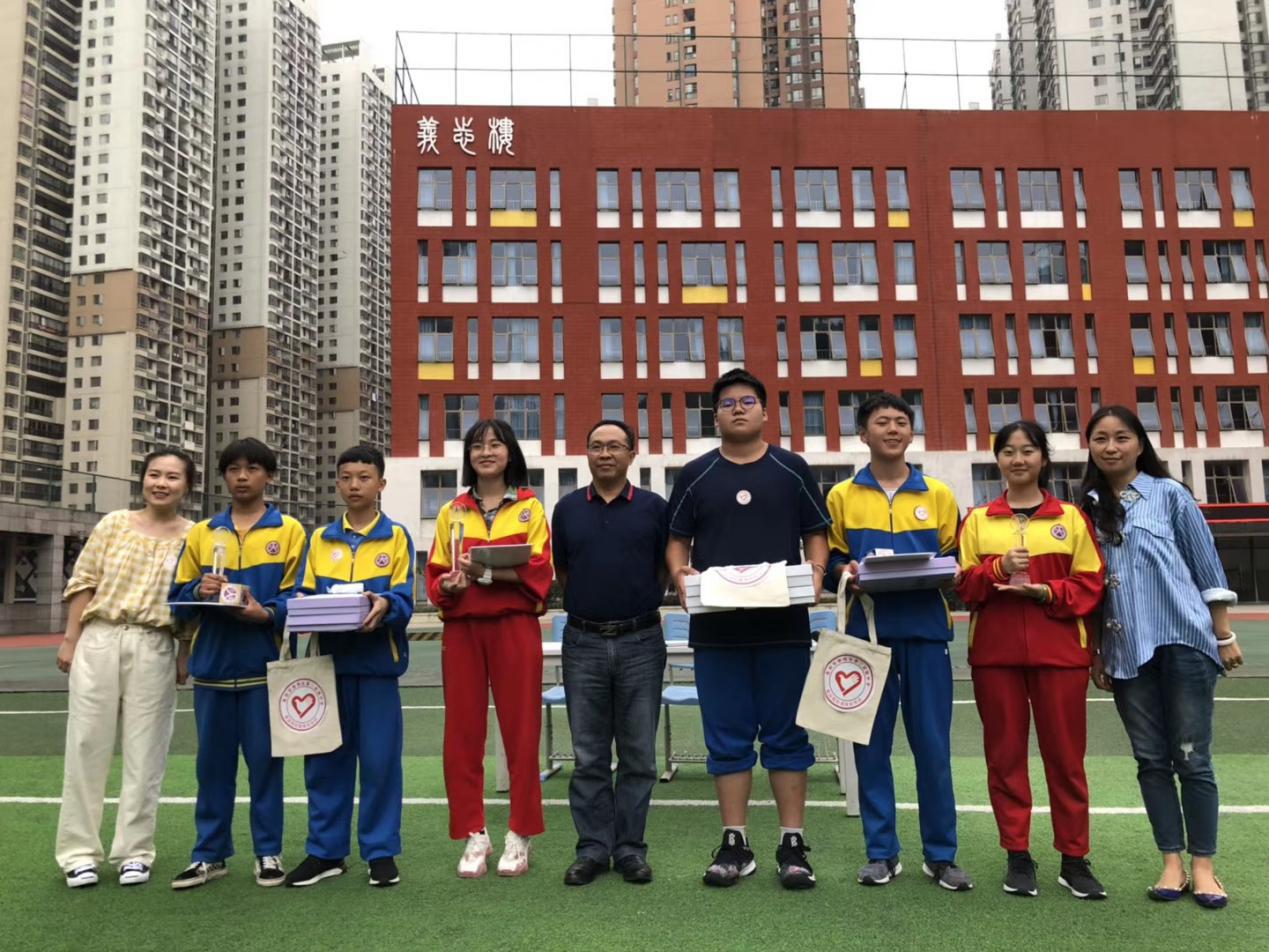 禁毒日教育实践活动,活动现场进行了禁毒知识抢答